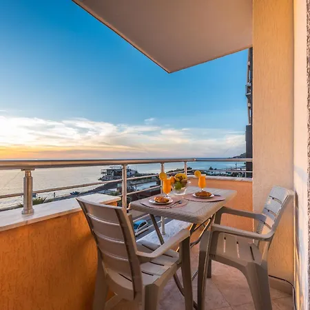 Beachfront Апартаменты