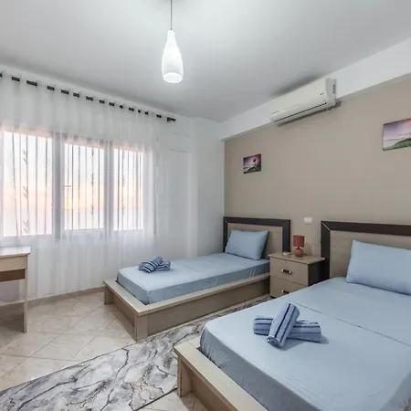 Beachfront Appartamento *
