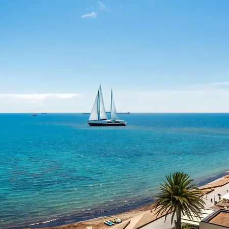 Апартаменты Beachfront *