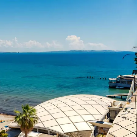 Beachfront Apartment *