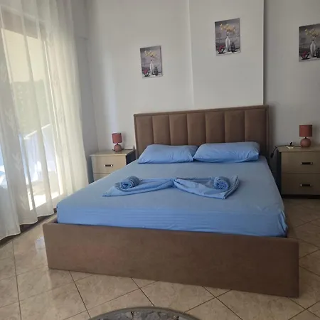 Beachfront Апартаменты *