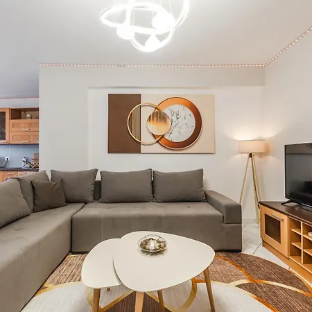 Beachfront Apartment *